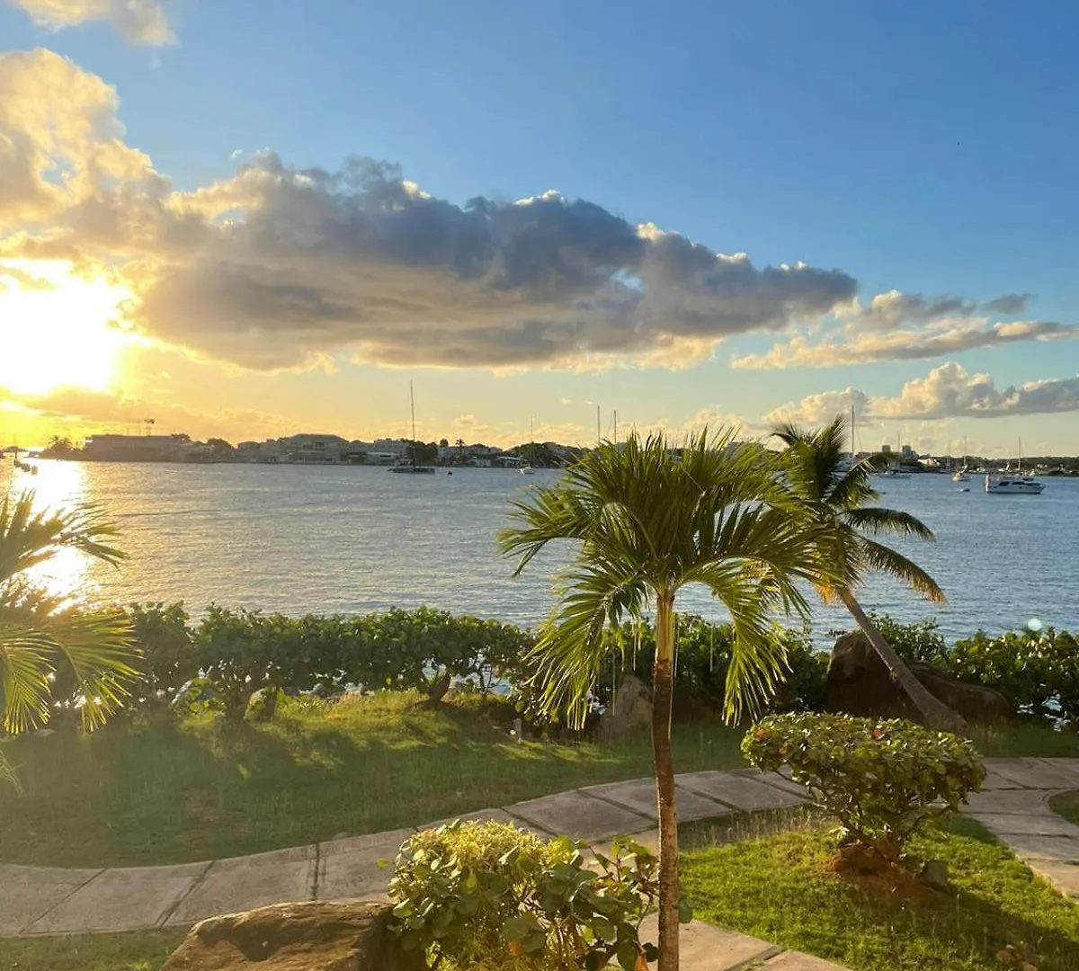 Hotel Port De Plaisance Resort, Trademark Collection By Wyndham Philipsburg
